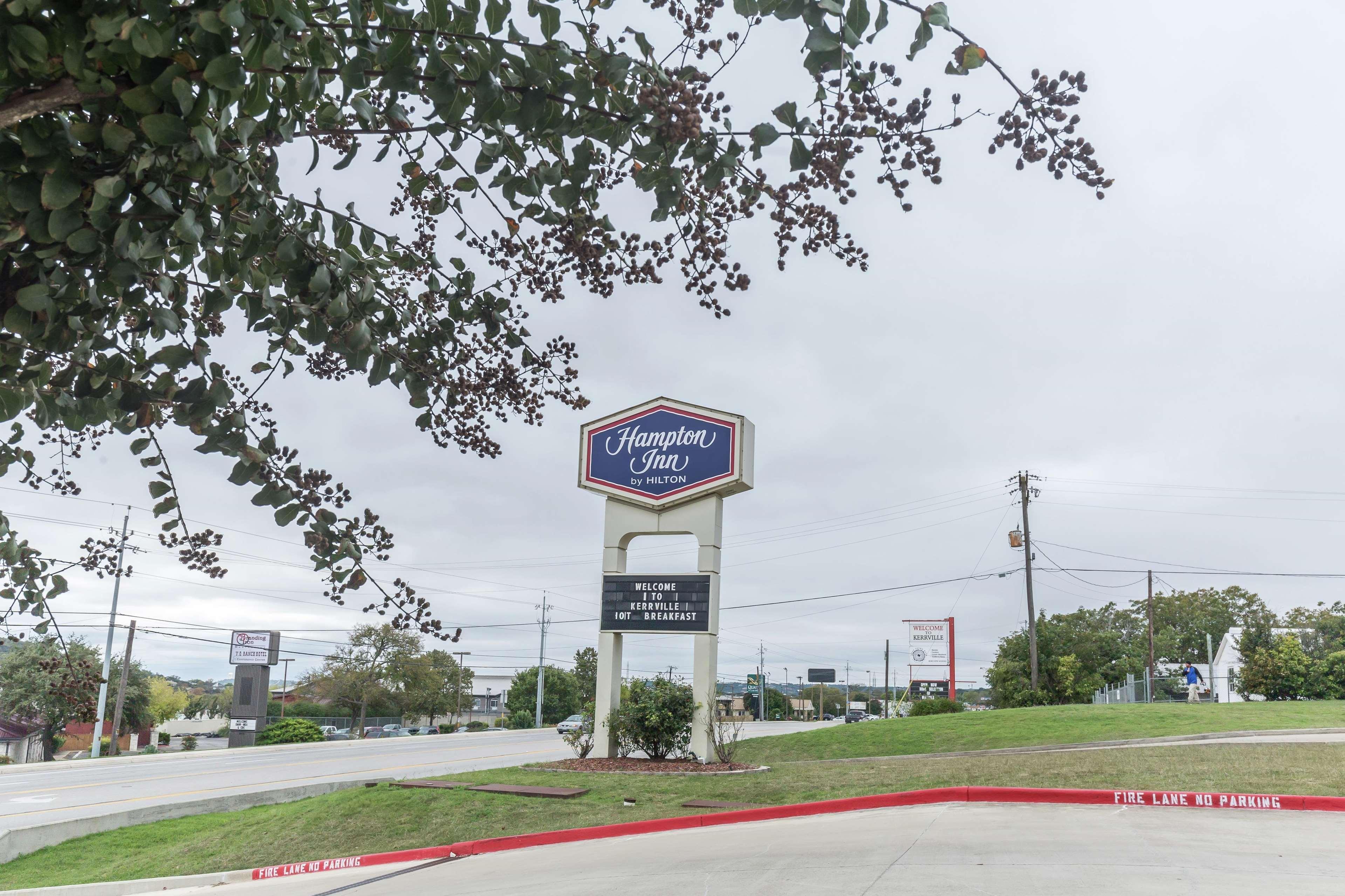 Hampton Inn Kerrville Exterior photo