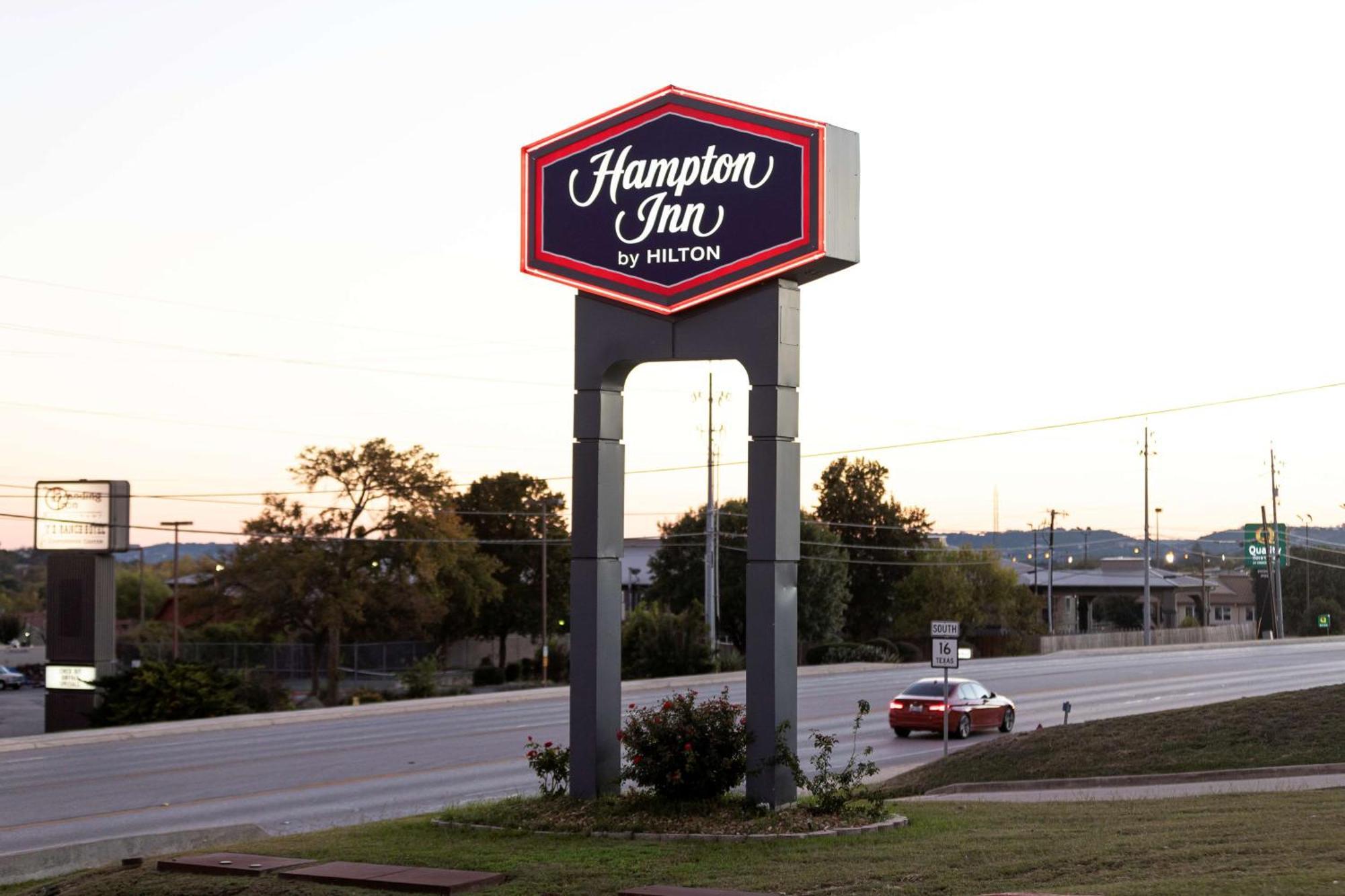 Hampton Inn Kerrville Exterior photo
