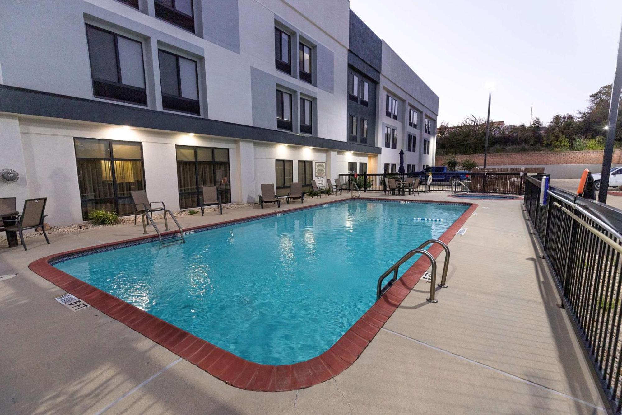 Hampton Inn Kerrville Exterior photo